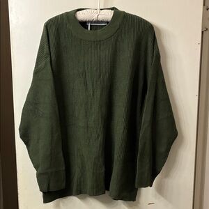 NWT Women’s  Green Crewneck Sweater  Medium